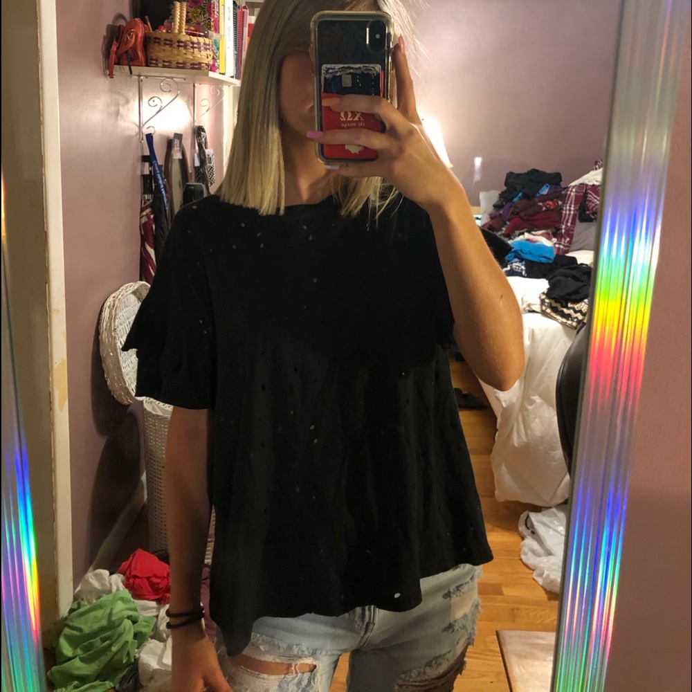 Black ruffles sleeve T-shirt with holes